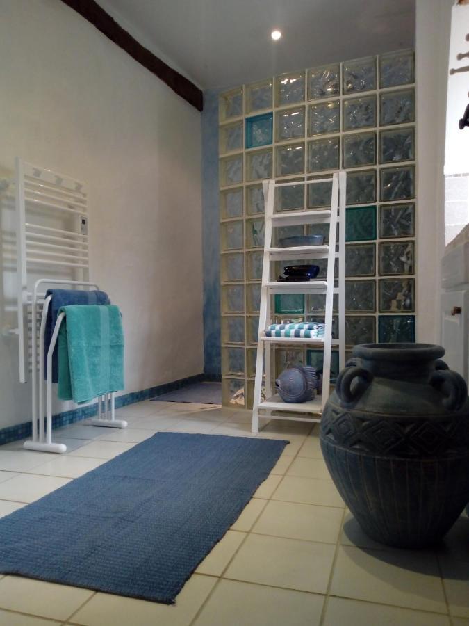 Domaine Du Bourg Salon Acomodação com café da manhã Exterior foto
