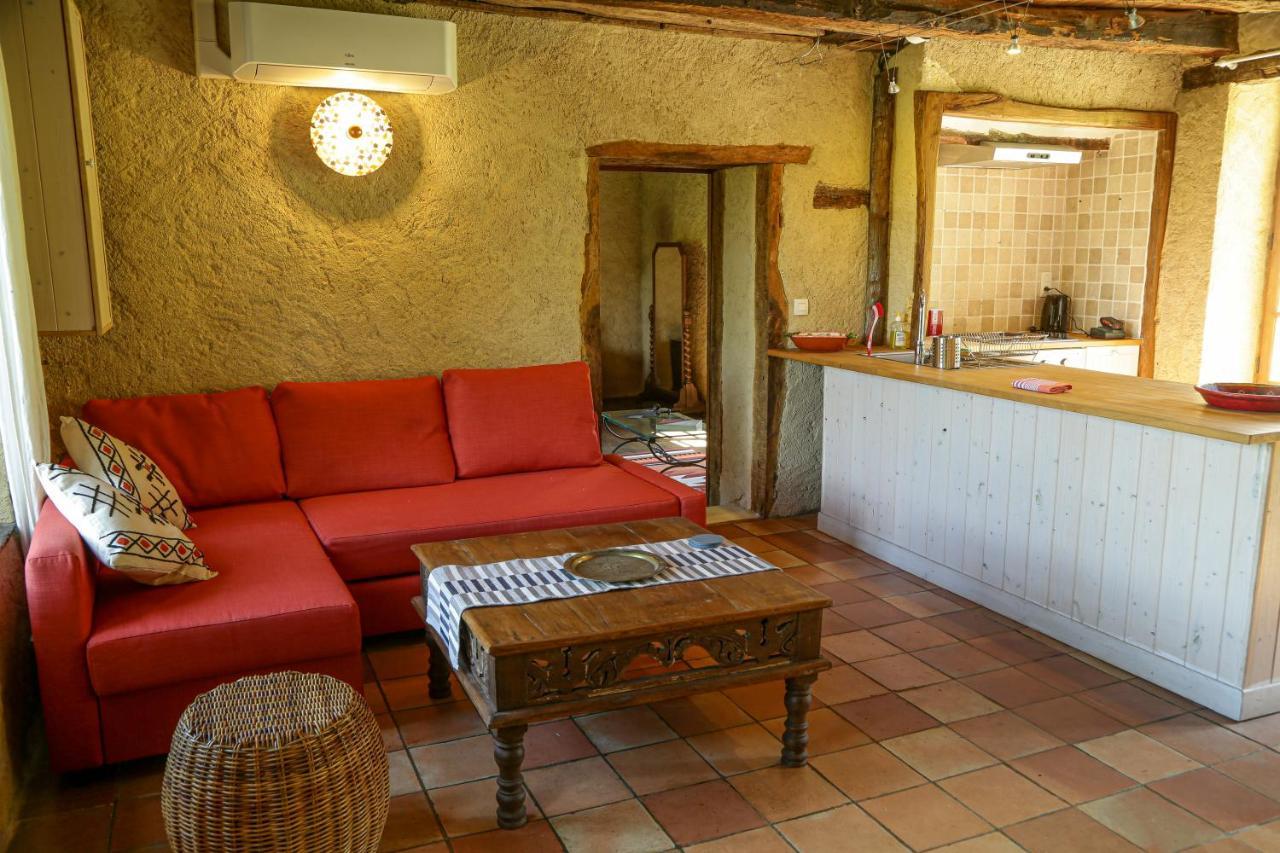 Domaine Du Bourg Salon Acomodação com café da manhã Exterior foto