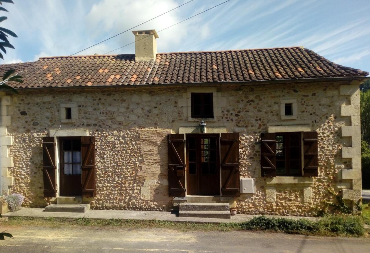 Domaine Du Bourg Salon Acomodação com café da manhã Exterior foto